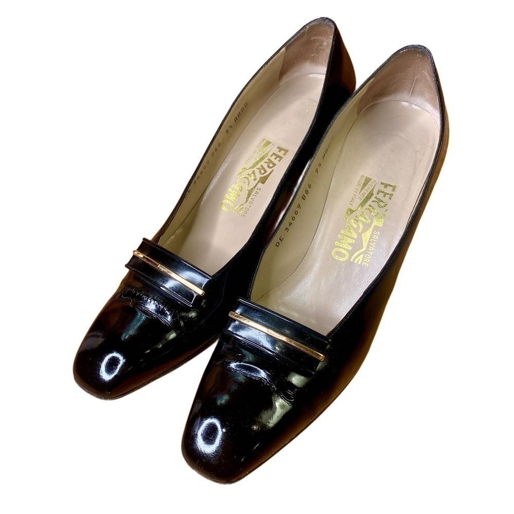 Vintage Ferragamo Black Patent leather gold accent pumps heels 9.5 AAA